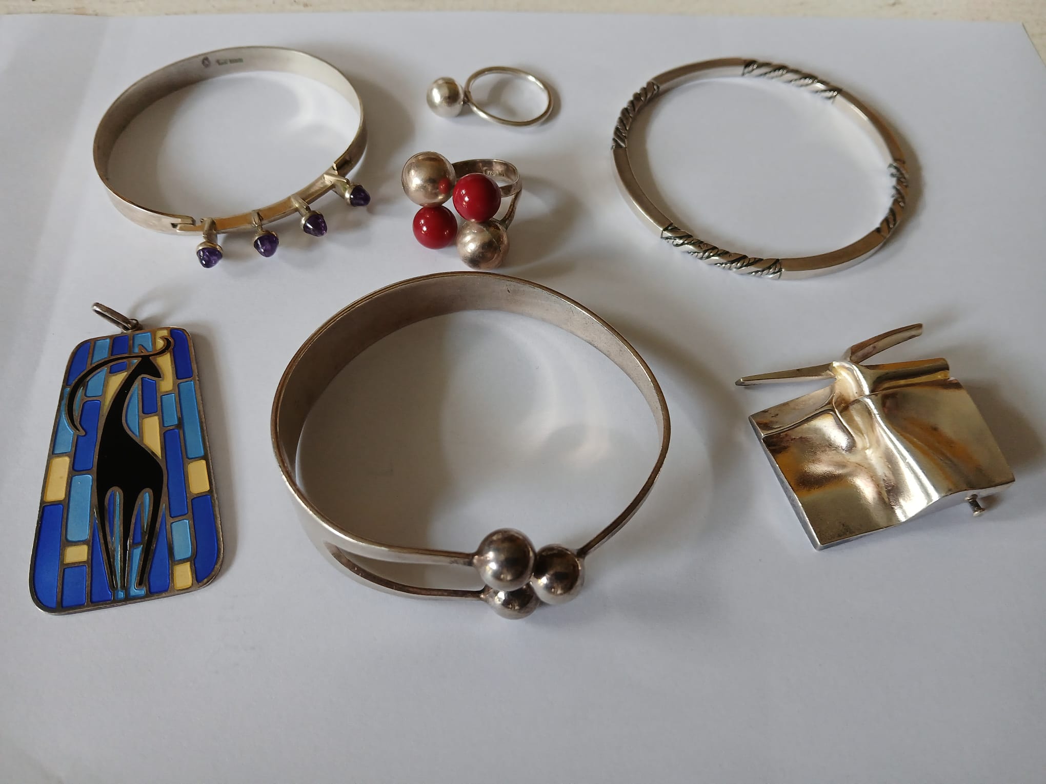 Schöne Designschmuckstücke aus Skandinavien – Fundstück im Antikladen Swen Homrighausen Schöne Designschmuckstücke aus Skandinavien – Fundstück und Sammlerstück im Antik- & Trödelladen Swen Homrighausen in Bad Berleburg-Wingeshausen
