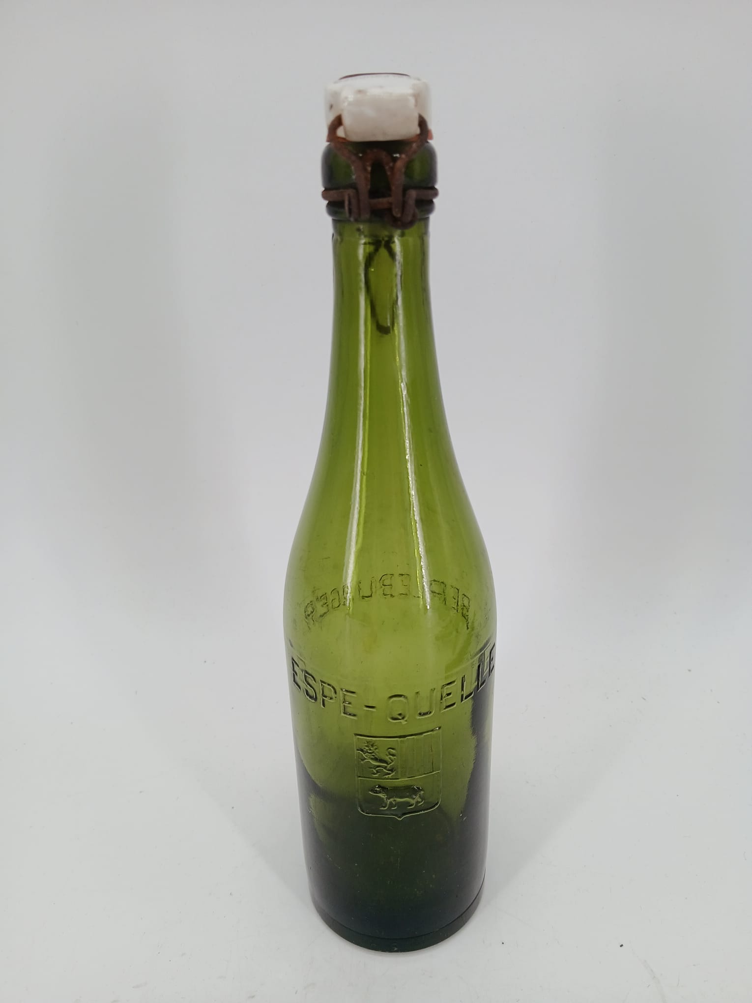 Alte Glasflasche – Fundstück im Antikladen Swen Homrighausen Alte Glasflasche – Fundstück und Sammlerstück im Antik- & Trödelladen Swen Homrighausen in Bad Berleburg-Wingeshausen